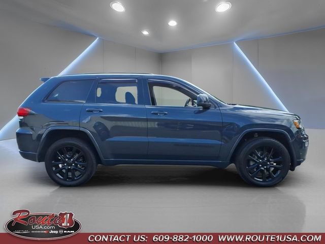 Used 2018 Jeep Grand Cherokee Altitude AWD/4WD image 2