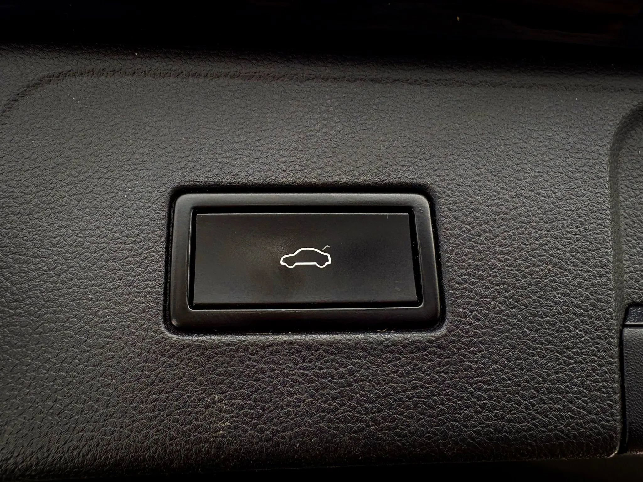 Used 2018 Volkswagen Atlas SEL w/ R-Line Package image 29