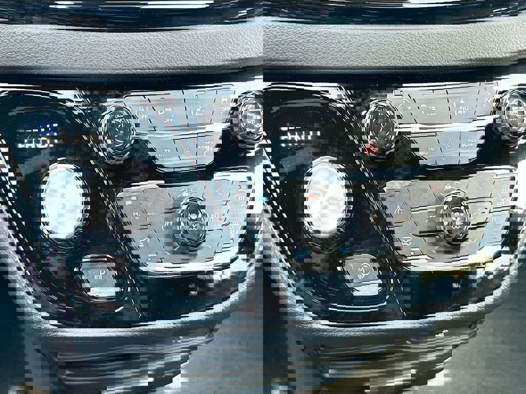 New 2026 Chrysler Voyager LX image 22