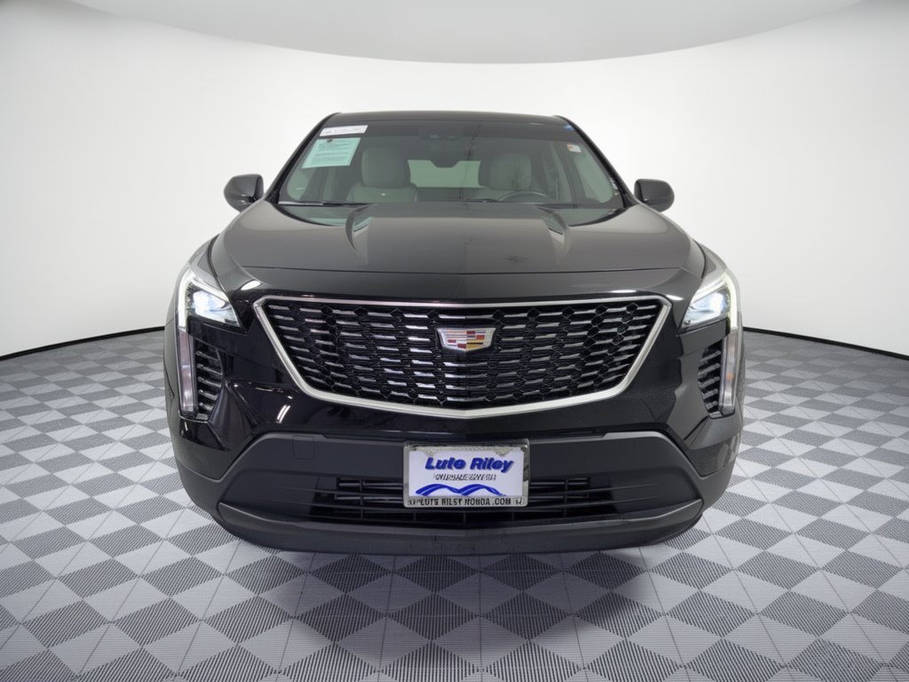 Used 2022 Cadillac XT4 Luxury w/ Cold Weather Package FWD image 6