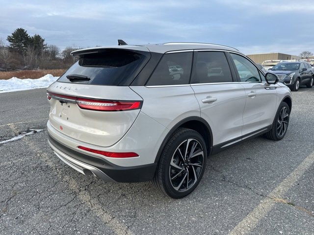 Used 2023 Lincoln Corsair Reserve w/ Equipment Group 201A image 4