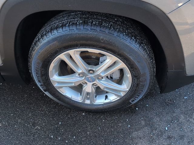 Used 2023 GMC Terrain SLE w/ LPO, Floor Liner Package FWD image 10