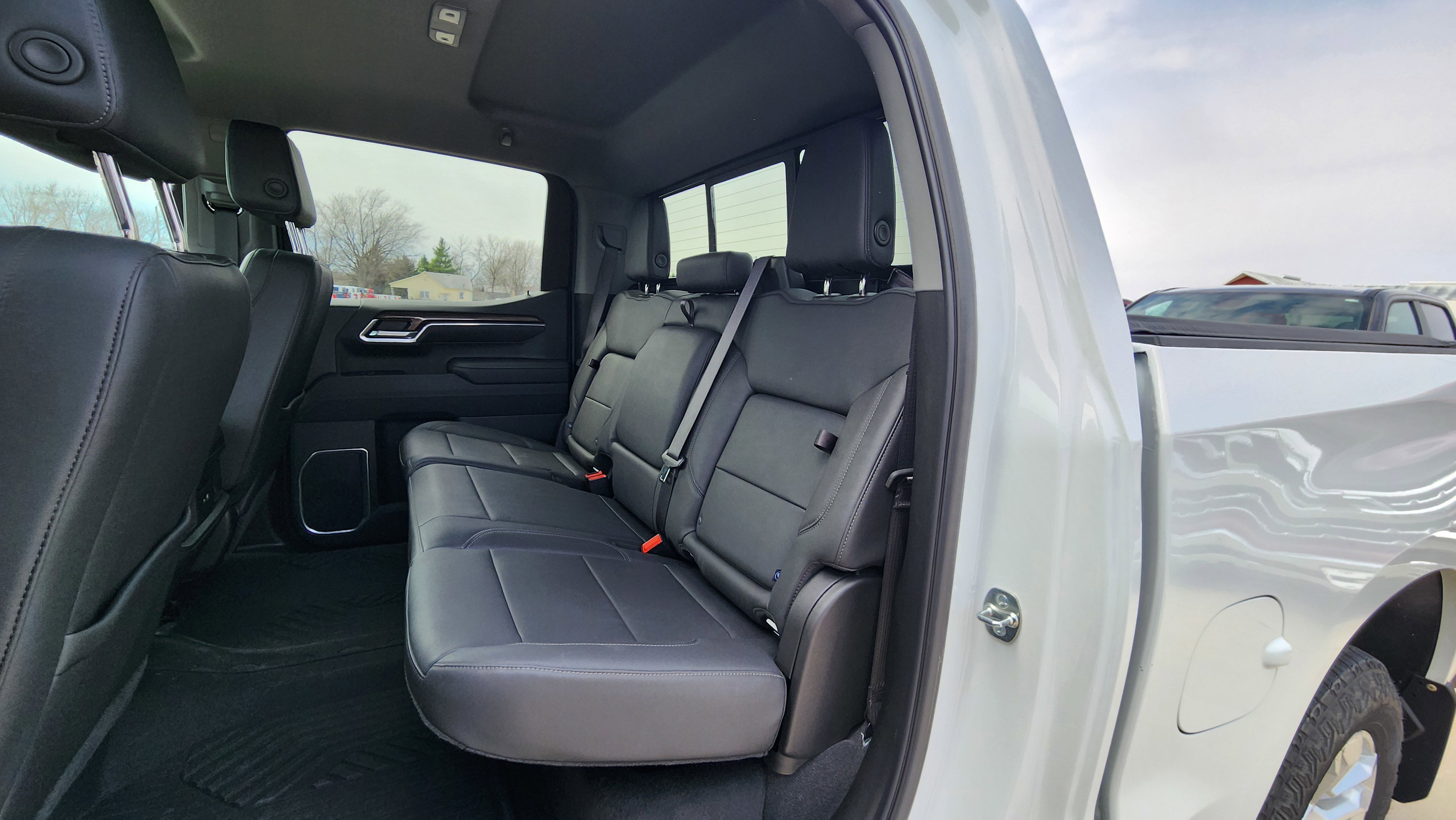 Certified 2025 Chevrolet Silverado 1500 LT AWD/4WD image 19