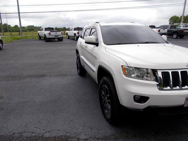 Used 2012 Jeep Grand Cherokee Laredo w/ Laredo E Group image 12