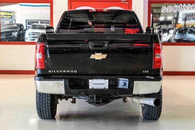 Used 2011 Chevrolet Silverado 2500 LTZ w/ LTZ Plus Package AWD/4WD image 9