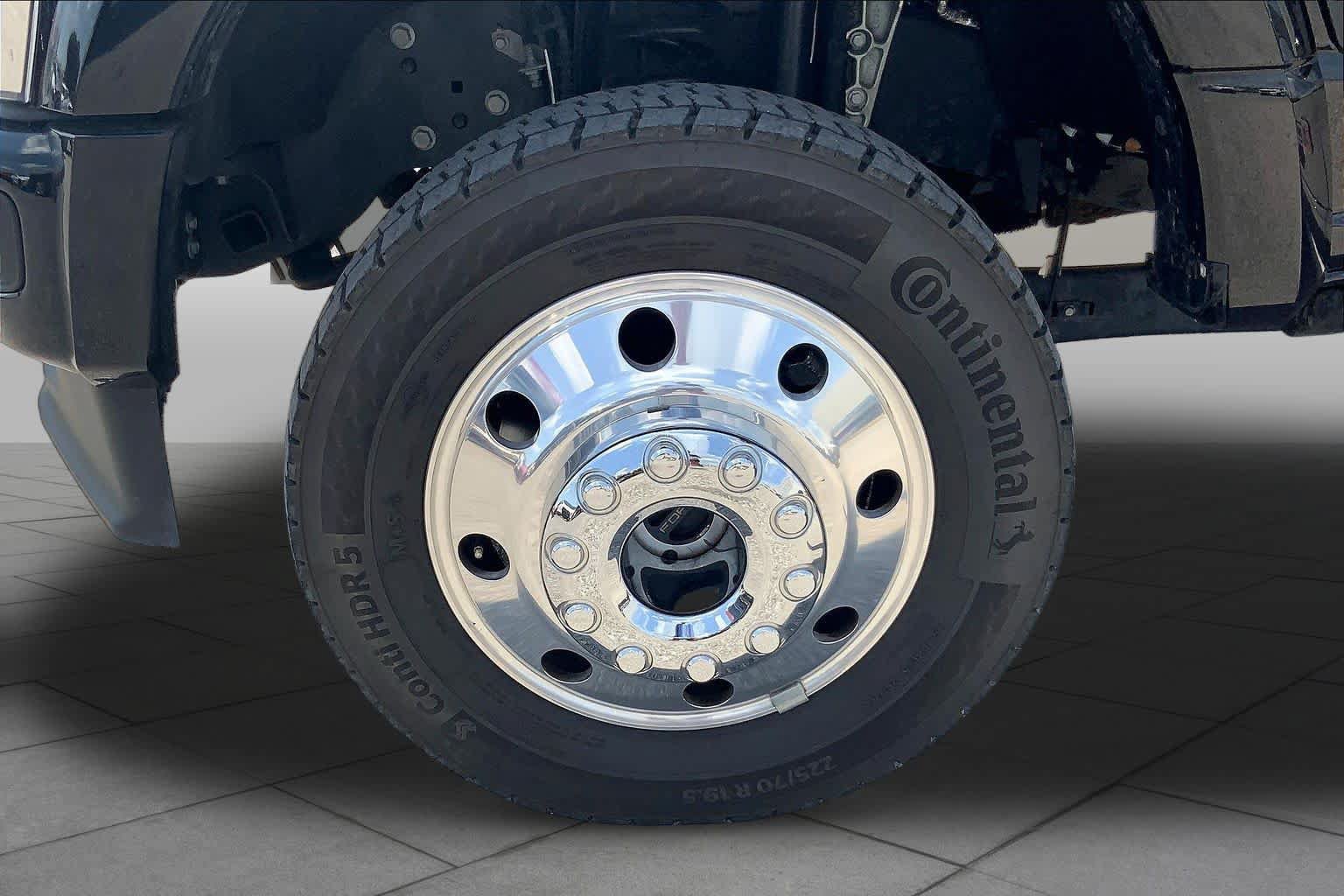 Used 2025 Ford F450 Platinum w/ FX4 Off-Road Package AWD/4WD image 11