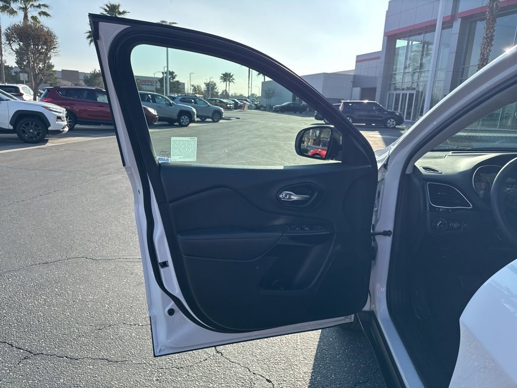 Used 2023 Jeep Cherokee Altitude Lux image 12