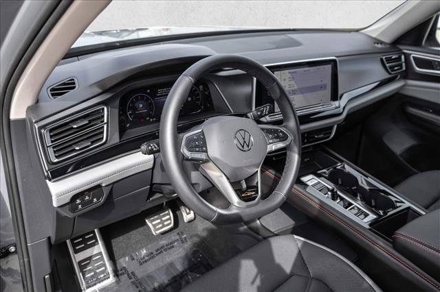 Used 2024 Volkswagen Atlas Peak Edition SEL AWD/4WD image 10