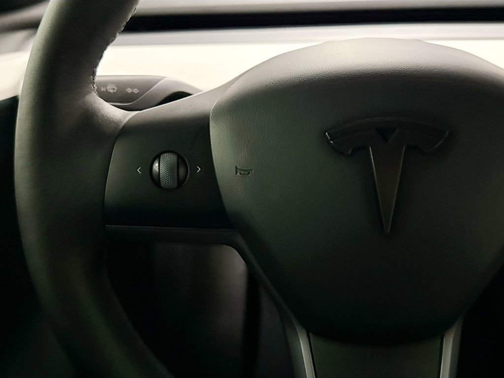 Used 2023 Tesla Model Y Performance image 11