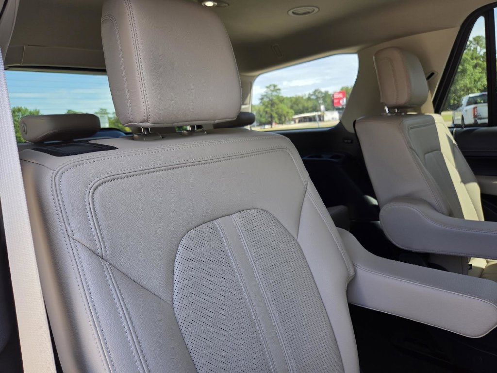 Used 2024 Ford Expedition Limited RWD image 33