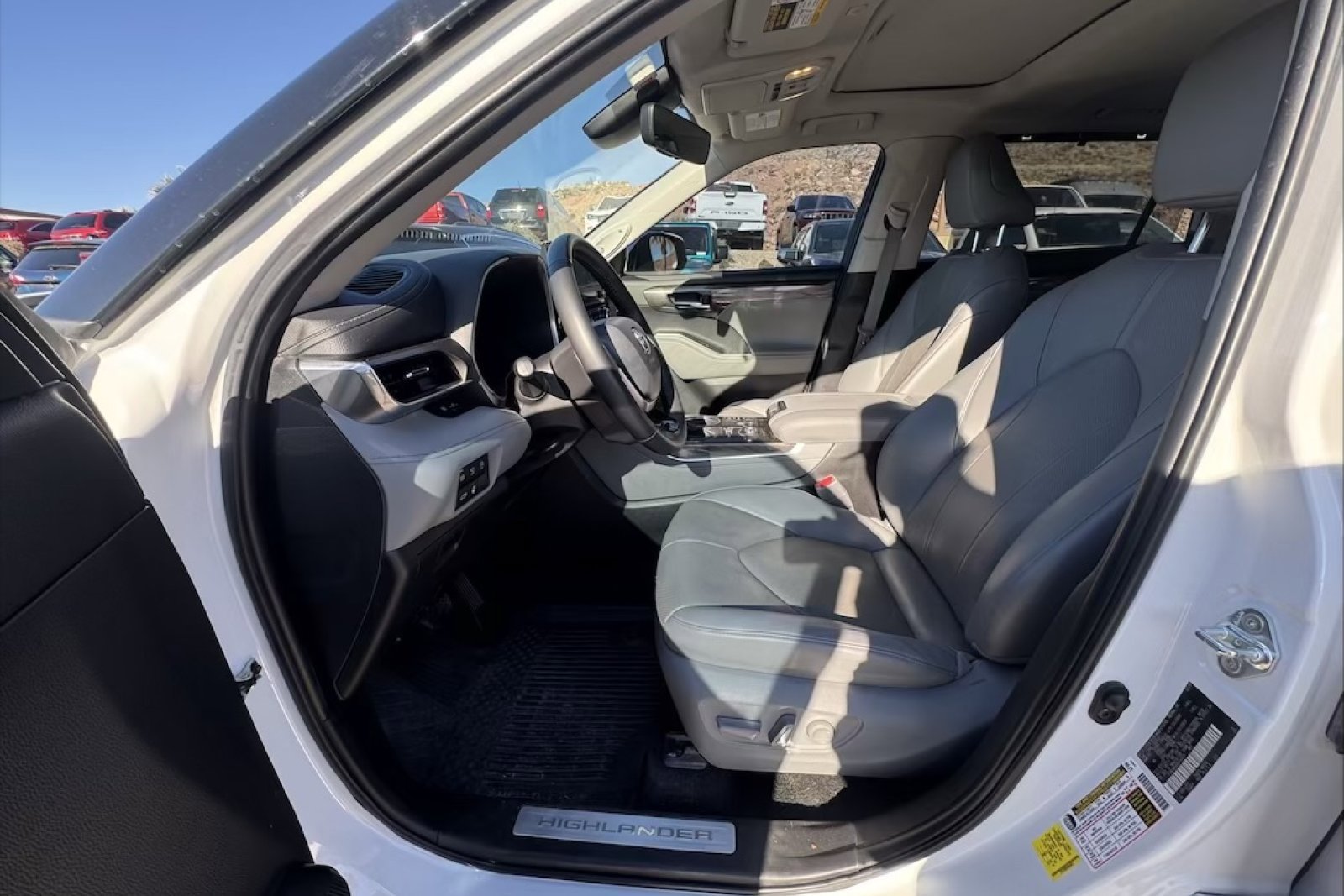 Used 2024 Toyota Highlander Limited image 9