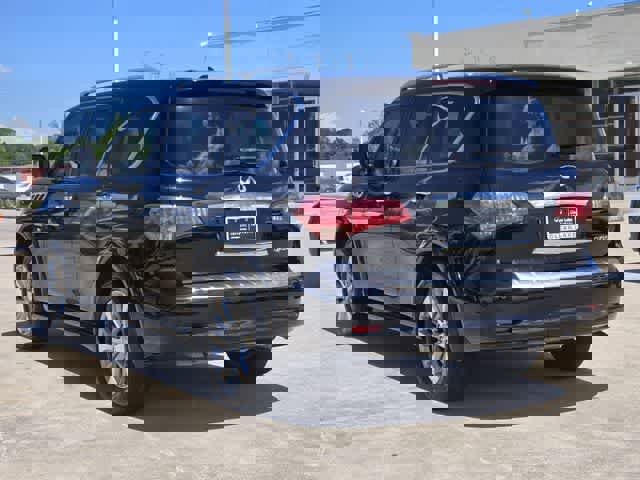 Used 2017 INFINITI QX80 2WD w/ Driver Assistance Package image 4