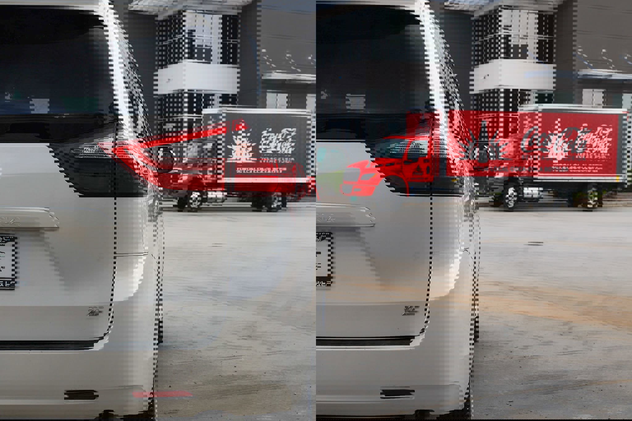 Used 2020 Toyota Sienna XLE image 40