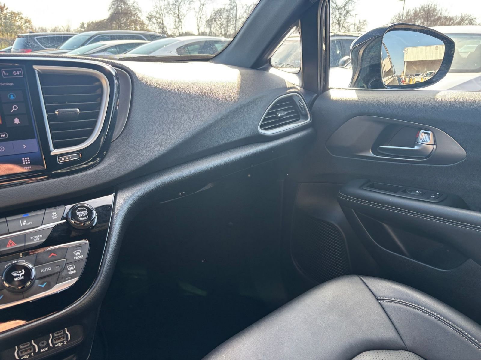 Used 2025 Chrysler Pacifica Select image 38