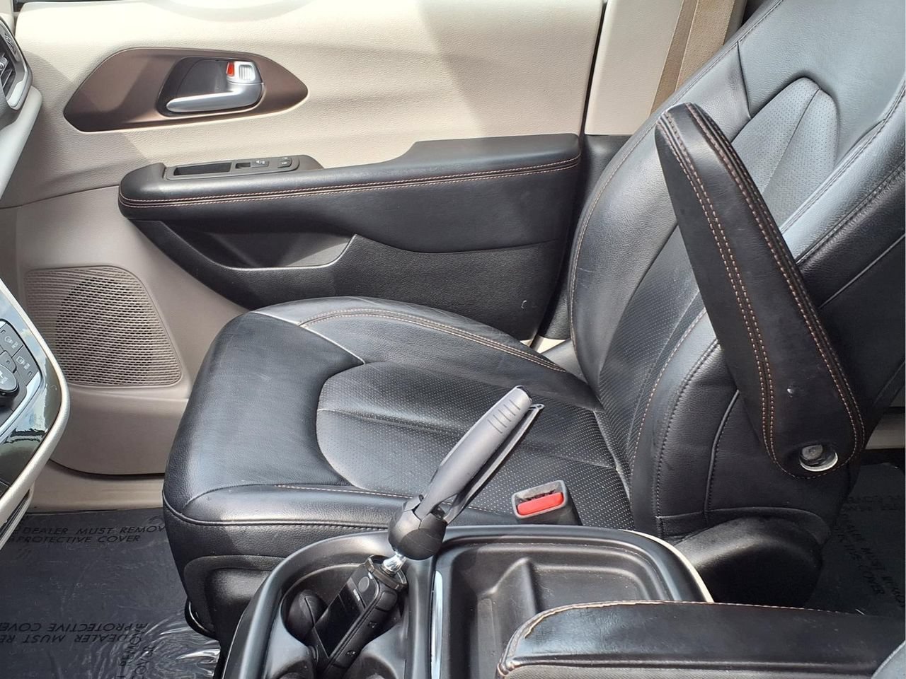 Used 2018 Chrysler Pacifica Touring-L FWD image 14