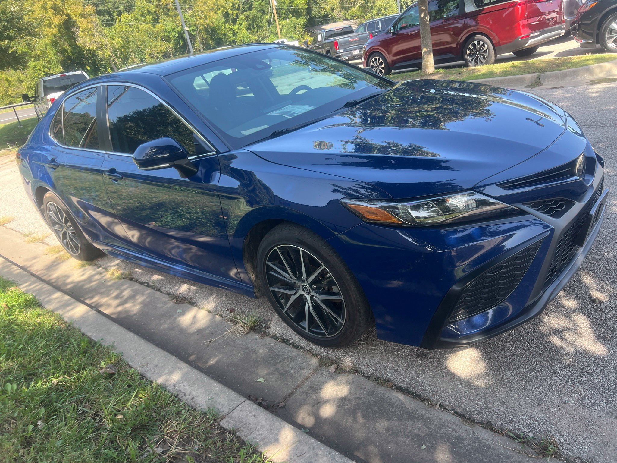 Used 2023 Toyota Camry SE w/ Convenience Package FWD image 3