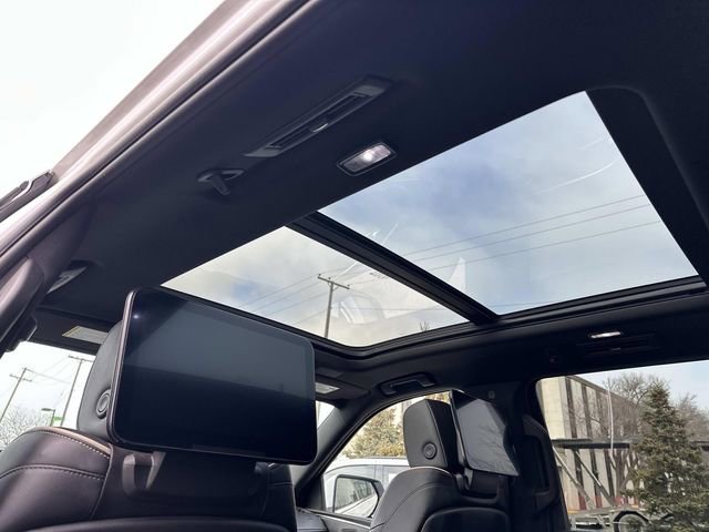 Used 2021 Cadillac Escalade Premium Luxury AWD/4WD image 13