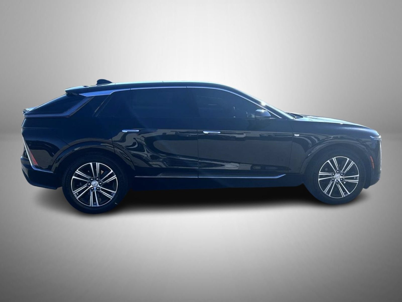 Certified 2024 Cadillac Lyriq Luxury AWD/4WD image 4