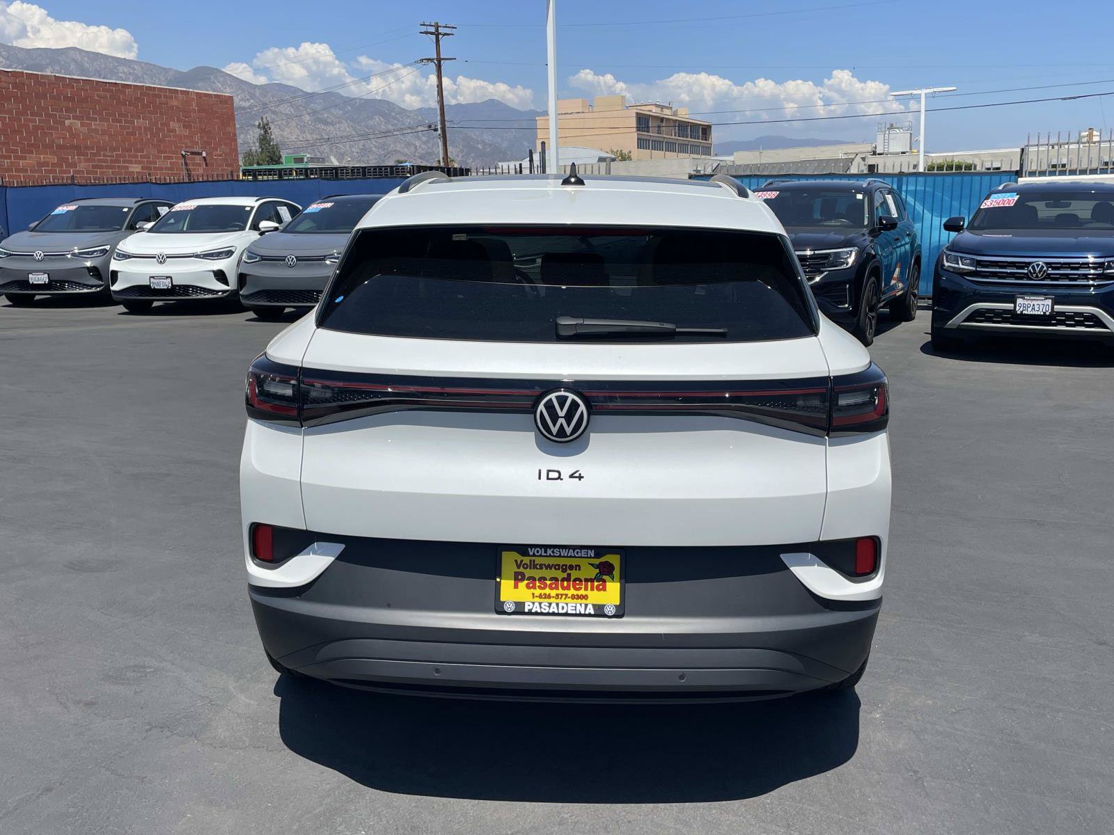 Certified 2025 Volkswagen ID.4 Pro S w/ ID.4 Black Package RWD image 4