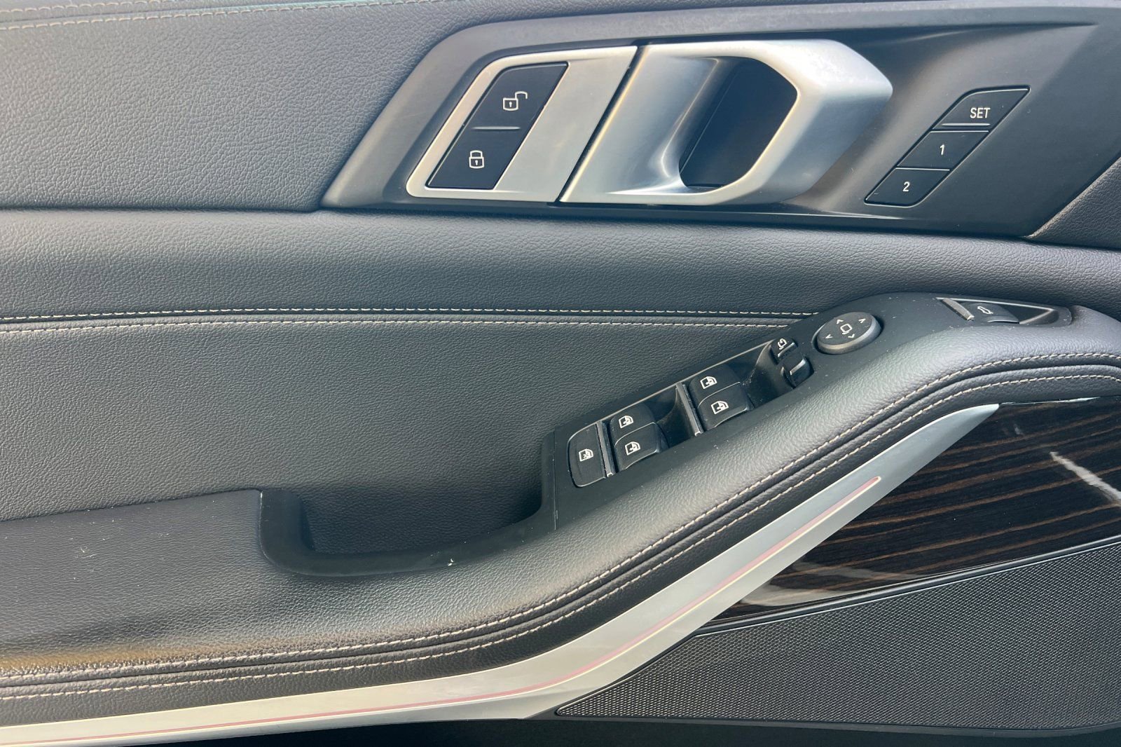 Used 2020 BMW X5 xDrive40i w/ Premium Package image 12