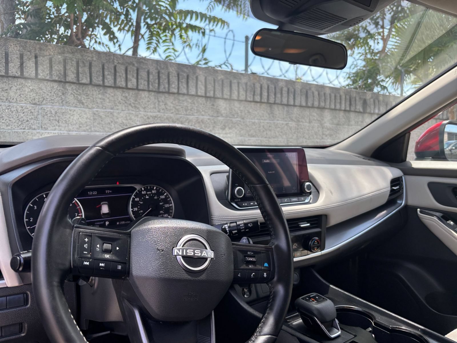 Used 2025 Nissan Rogue SV FWD image 36
