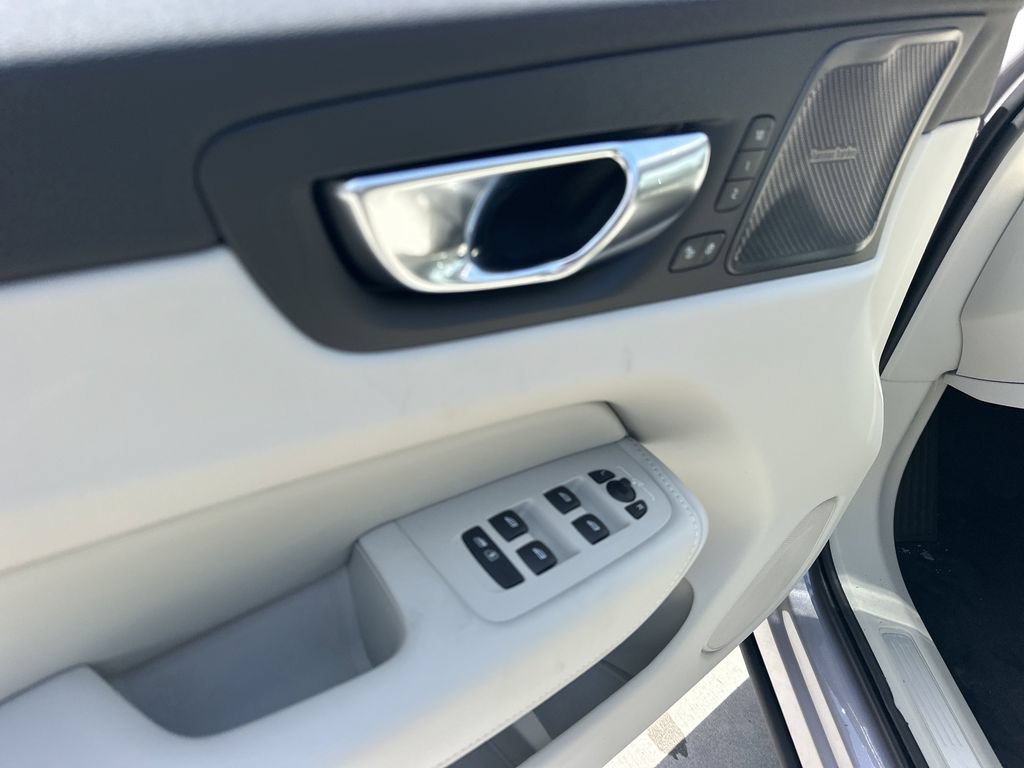 New 2026 Volvo XC60 T8 Ultra w/ Protection Package Premier AWD/4WD image 19