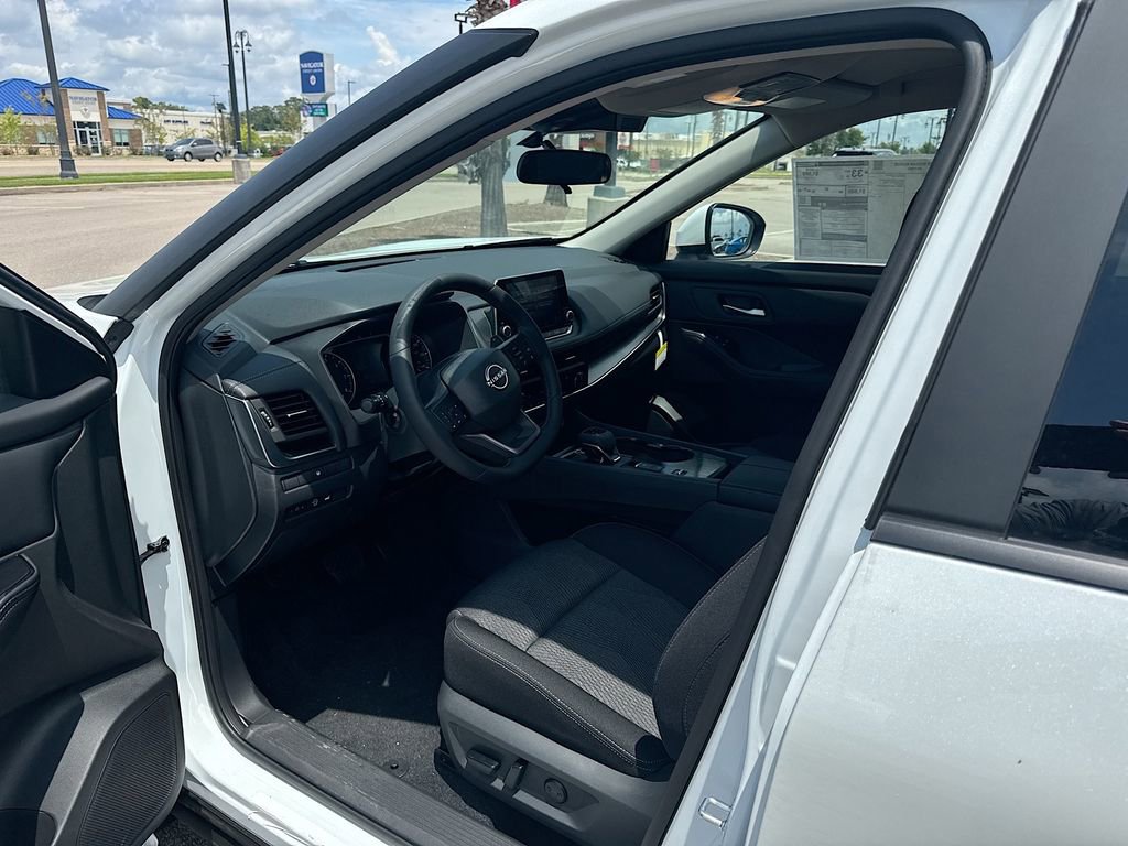 Used 2025 Nissan Rogue SV image 9