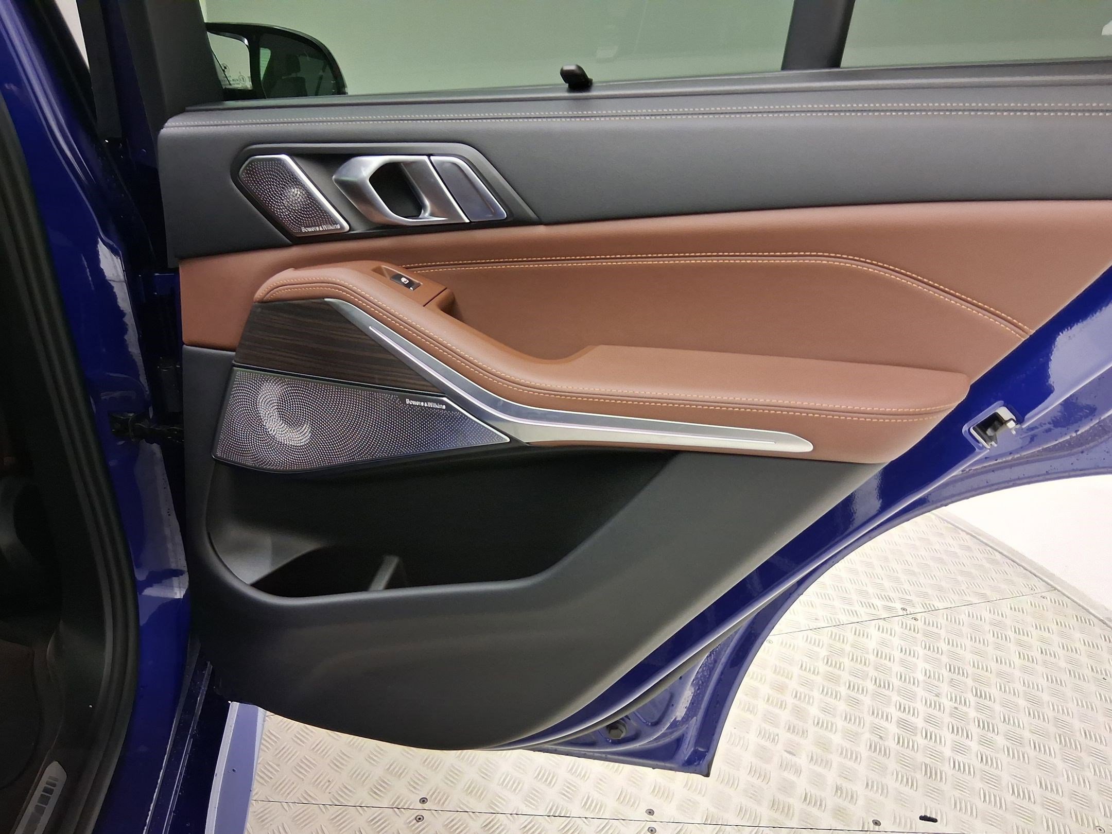 Used 2025 BMW X5 M60i image 30