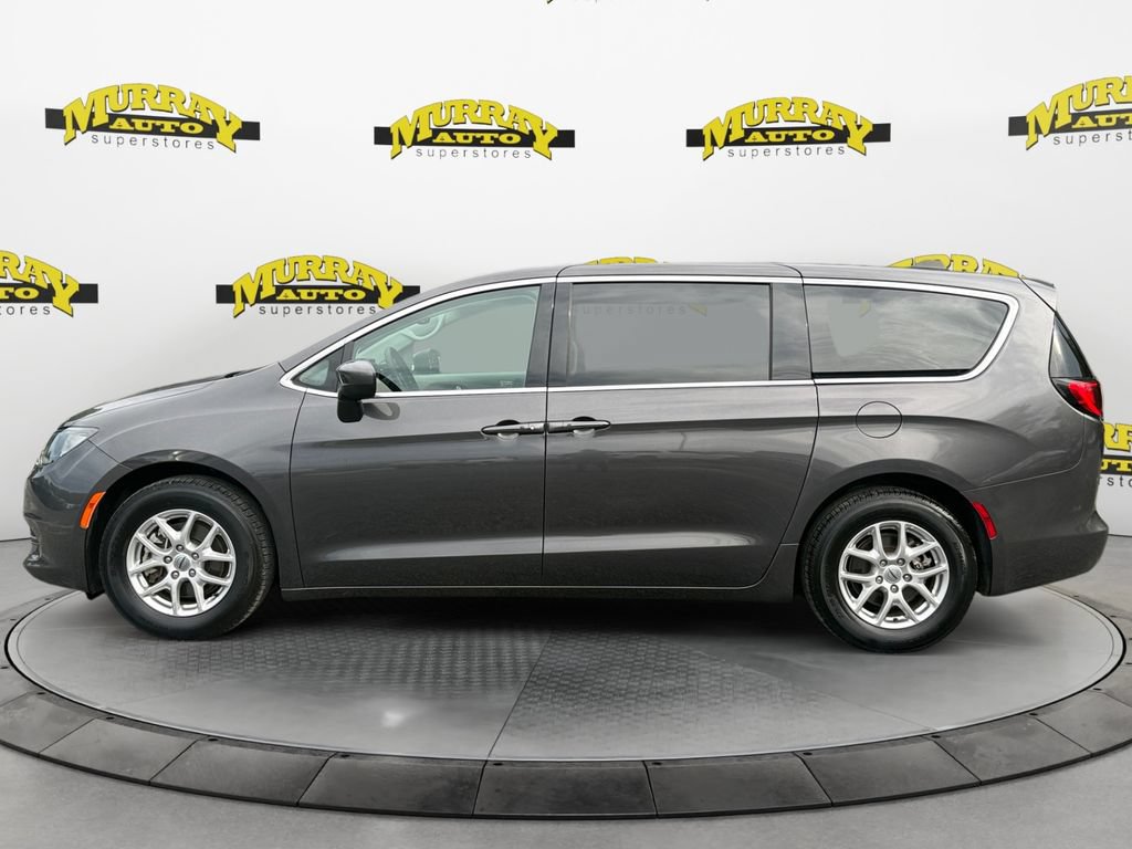 Used 2023 Chrysler Voyager LX FWD image 2
