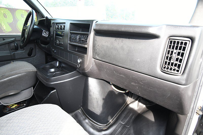 Used 2013 Chevrolet Express 3500 RWD image 16