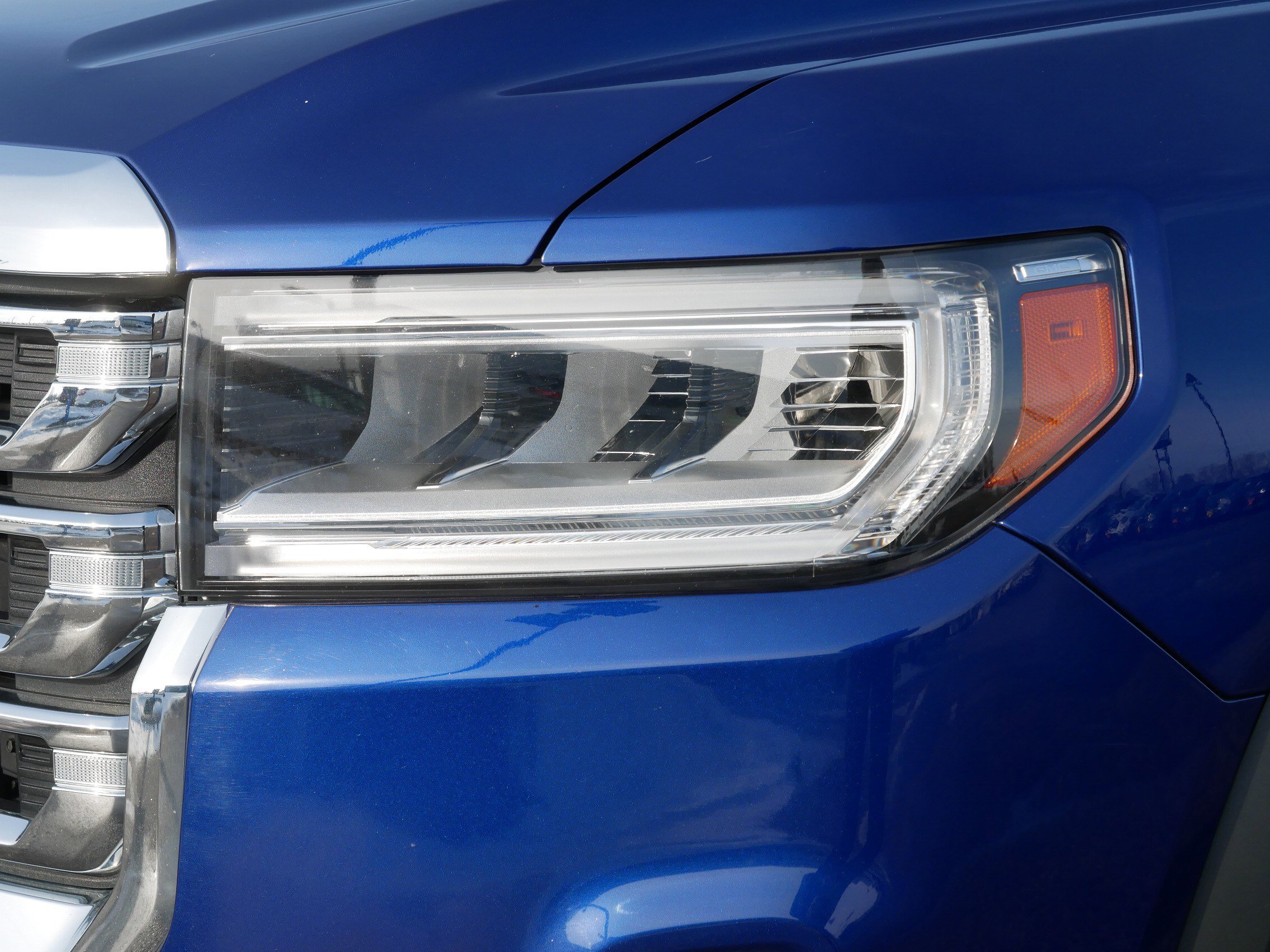 Used 2023 GMC Acadia SLE w/ Driver Convenience Package image 16