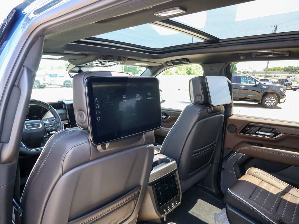 New 2026 GMC Yukon Denali Ultimate w/ LPO, Floor Liner Package AWD/4WD image 14