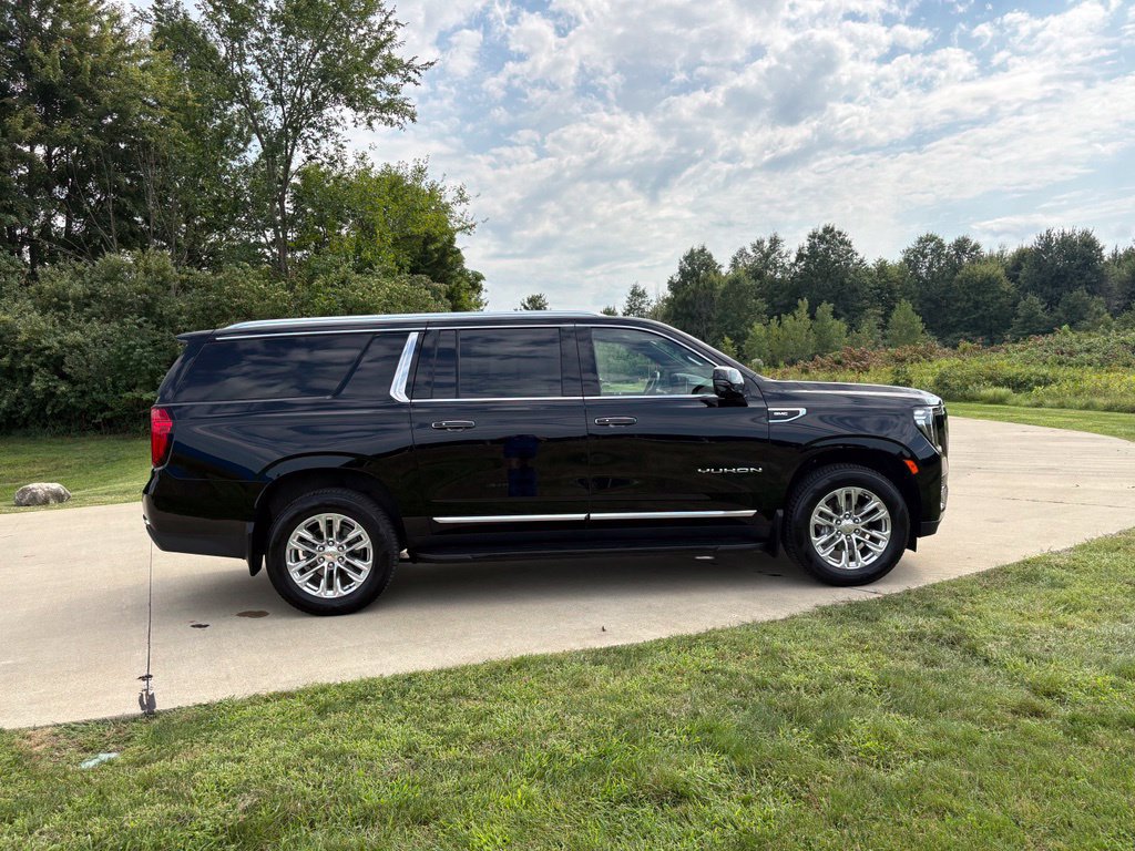 Used 2023 GMC Yukon XL SLT w/ SLT Luxury Package AWD/4WD image 10