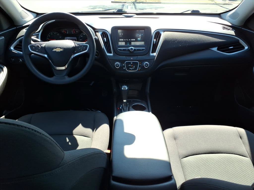Used 2017 Chevrolet Malibu LS FWD image 24