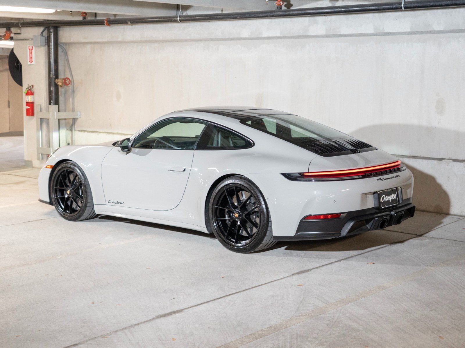 Certified 2025 Porsche 911 Carrera GTS RWD image 3
