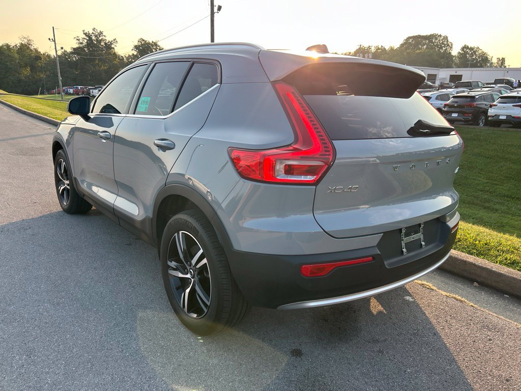 Used 2024 Volvo XC40 B5 Core AWD/4WD image 4