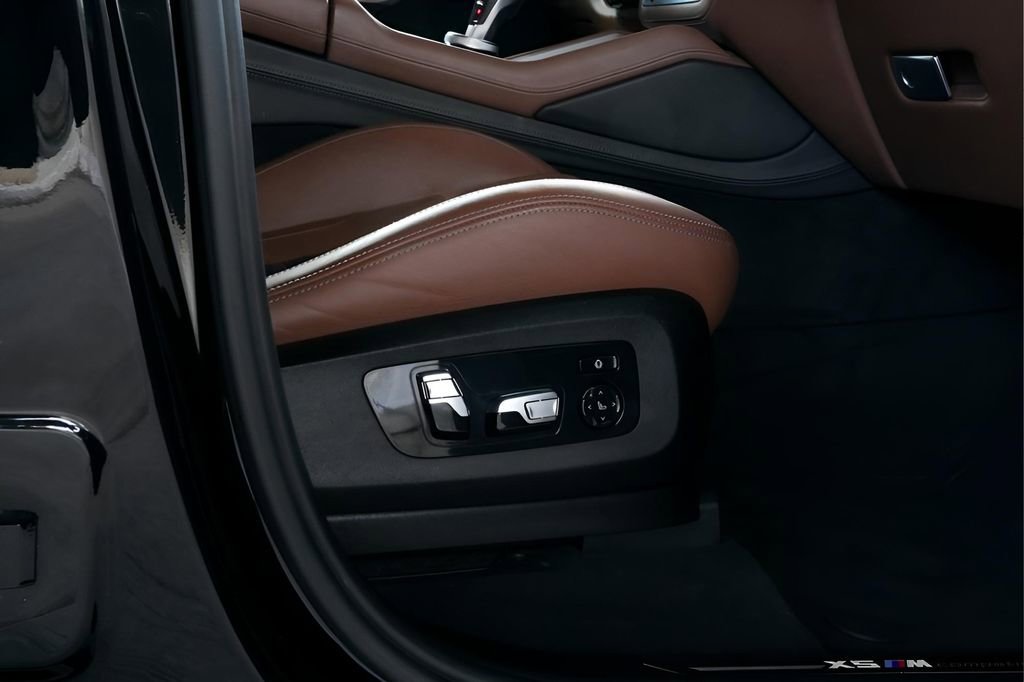 Used 2022 BMW X5 M w/ Competition Package 2 image 51