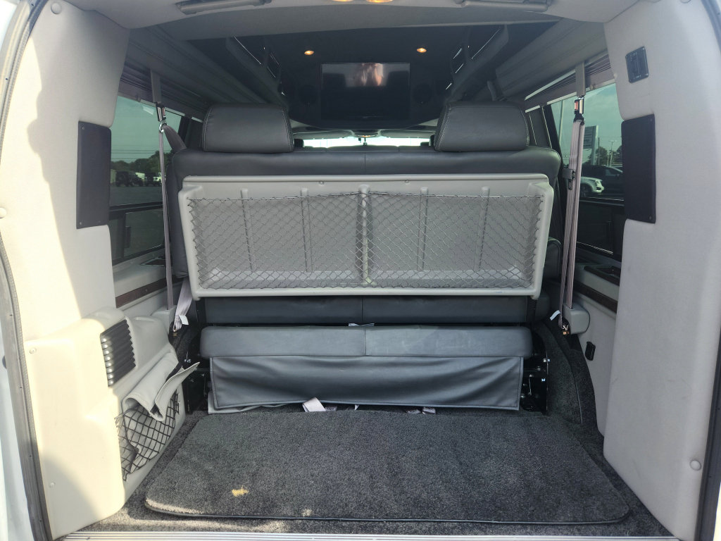 Used 2015 Chevrolet Express 2500 RWD image 18