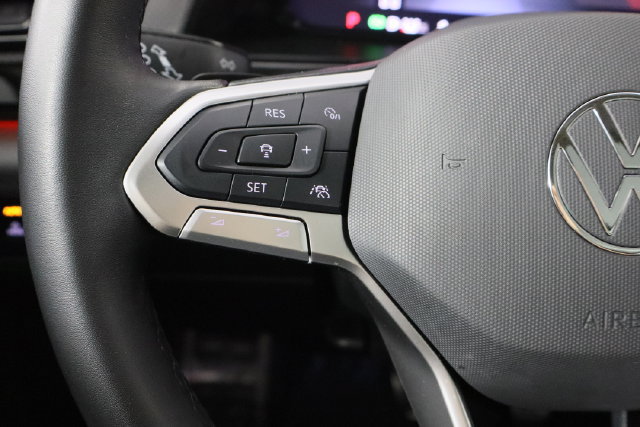 Used 2025 Volkswagen Atlas Peak Edition SE AWD/4WD image 31