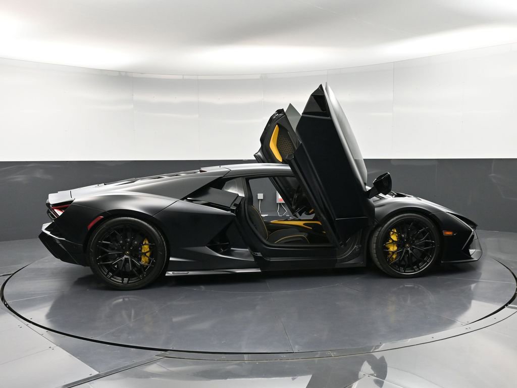 Used 2024 Lamborghini Revuelto AWD/4WD image 34