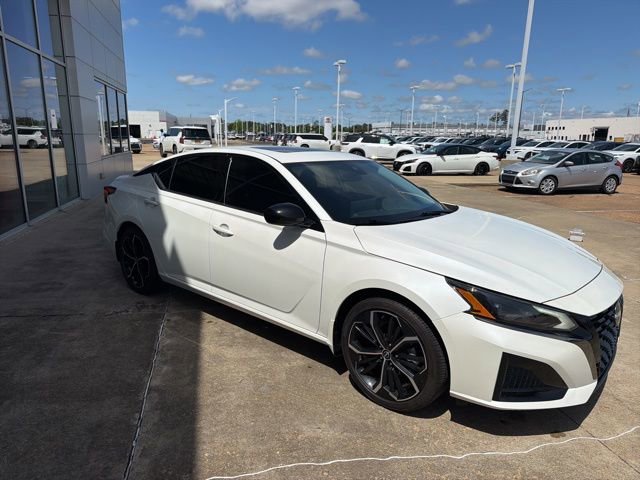 Used 2024 Nissan Altima 2.5 SR w/ SR Premium Package FWD image 5