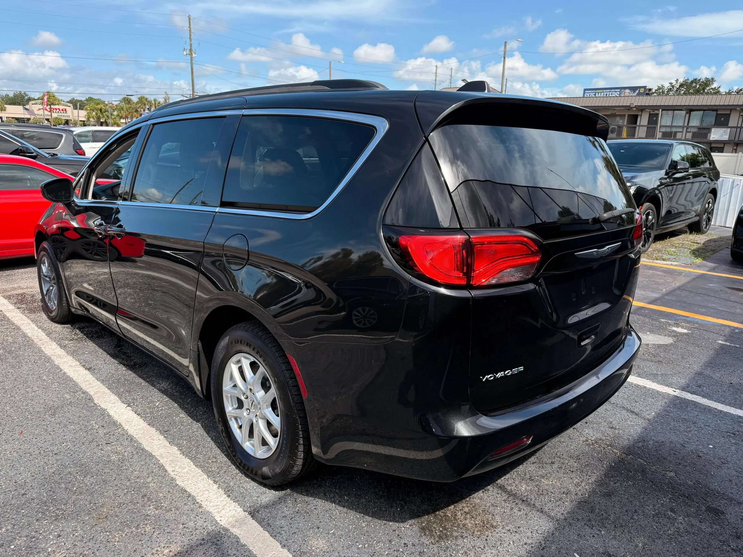 Used 2021 Chrysler Voyager Lxi FWD image 4