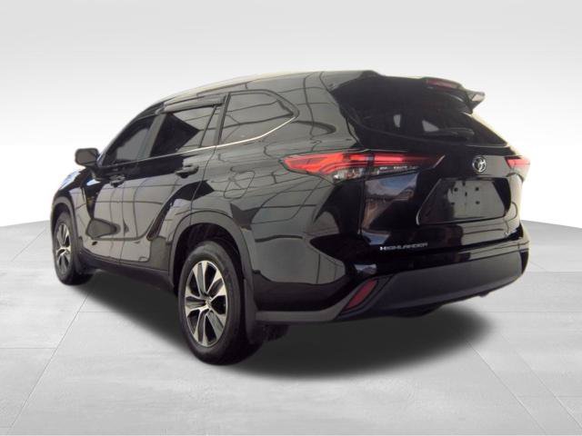 Used 2023 Toyota Highlander XLE AWD/4WD image 7