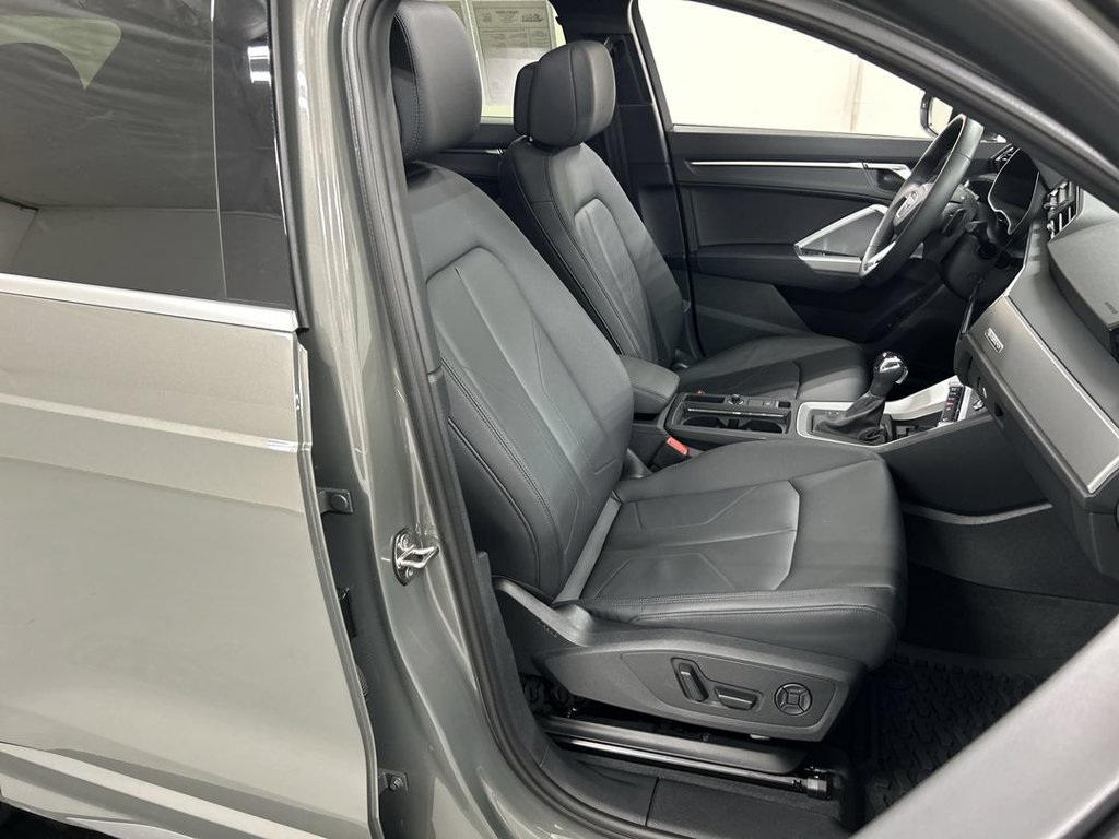 Used 2025 Audi Q3 2.0T Premium AWD/4WD image 24