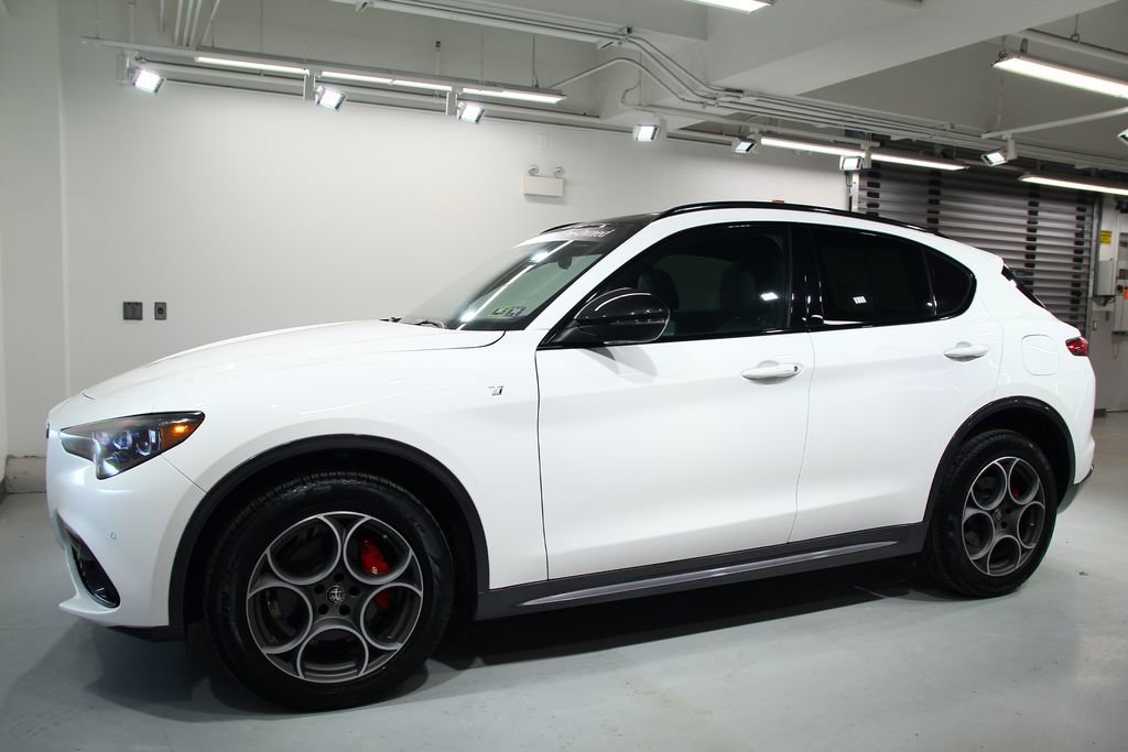 Used 2024 Alfa Romeo Stelvio Ti image 16