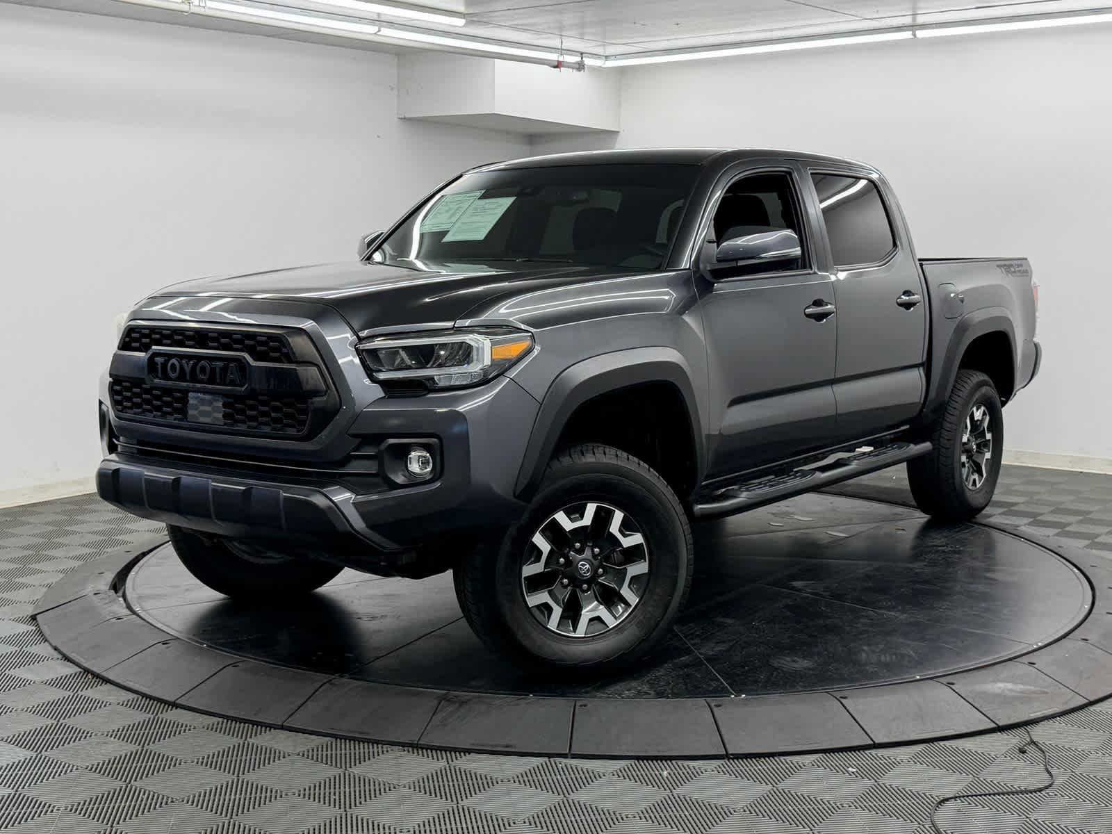 Used 2022 Toyota Tacoma TRD Off-Road w/ Technology Package RWD image 1
