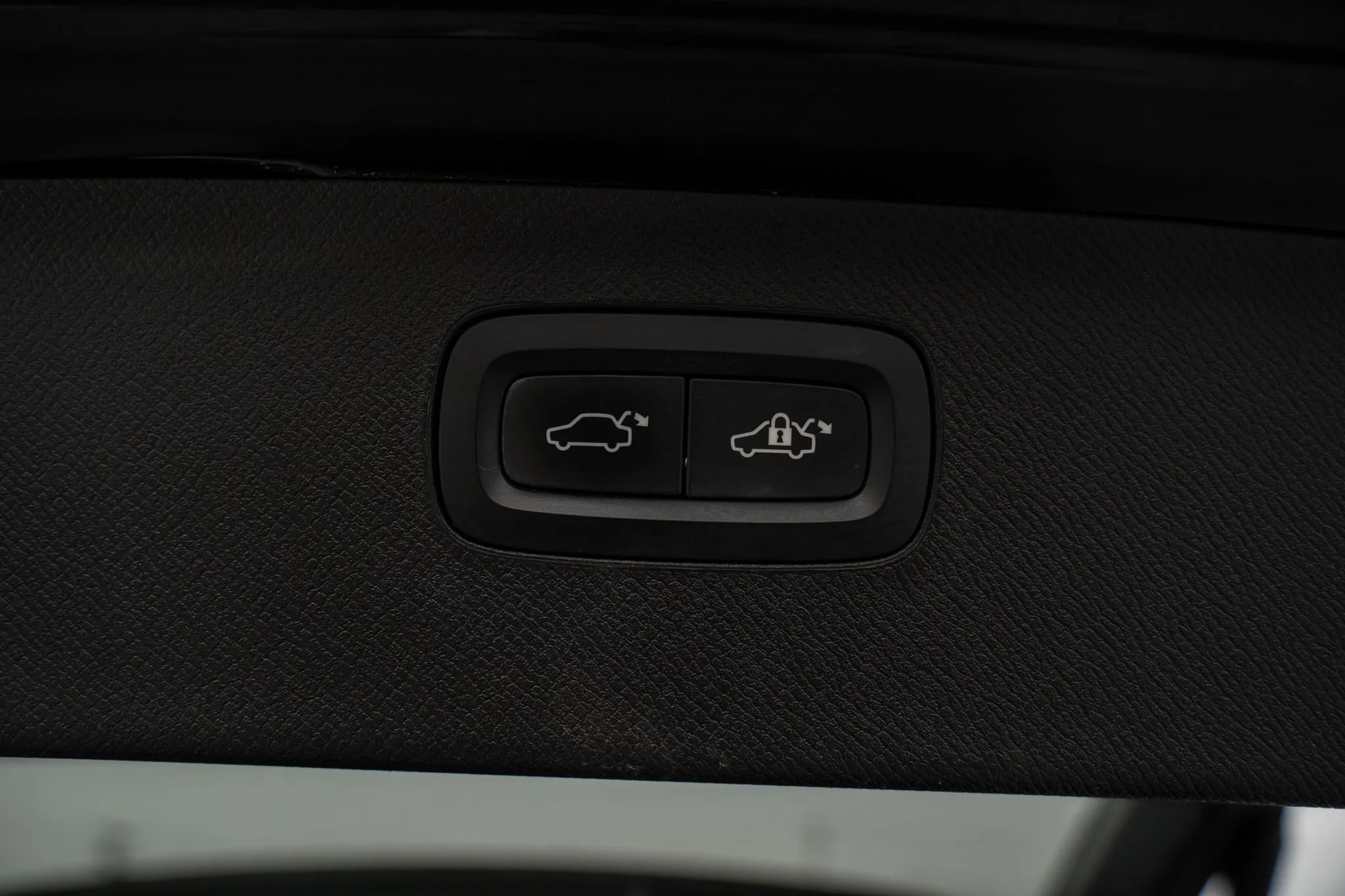 Used 2017 Volvo XC90 T6 Momentum w/ Vision Package image 11