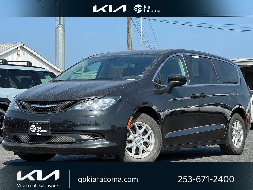 Used 2023 Chrysler Voyager LX FWD image 1