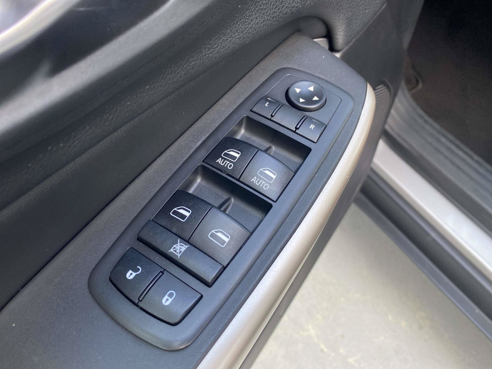 Used 2018 Jeep Cherokee Limited FWD image 17