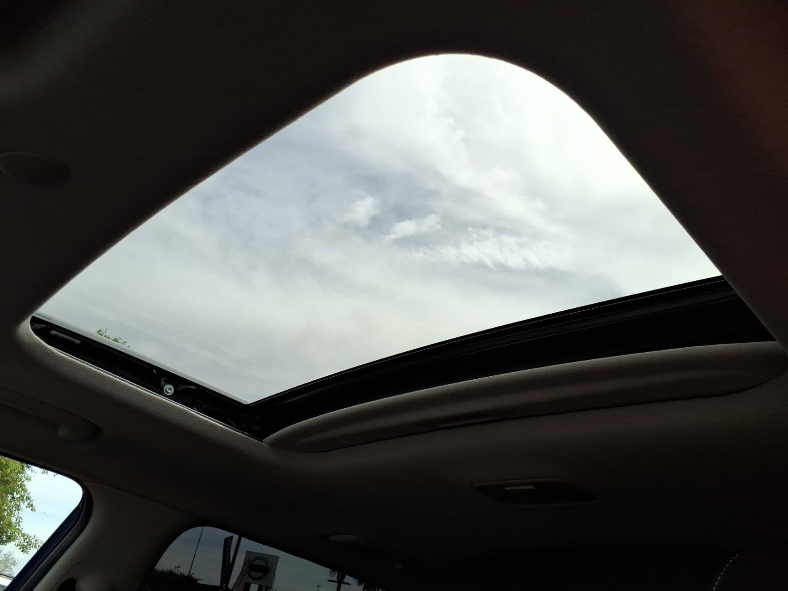 Certified 2025 Hyundai Venue SEL image 12